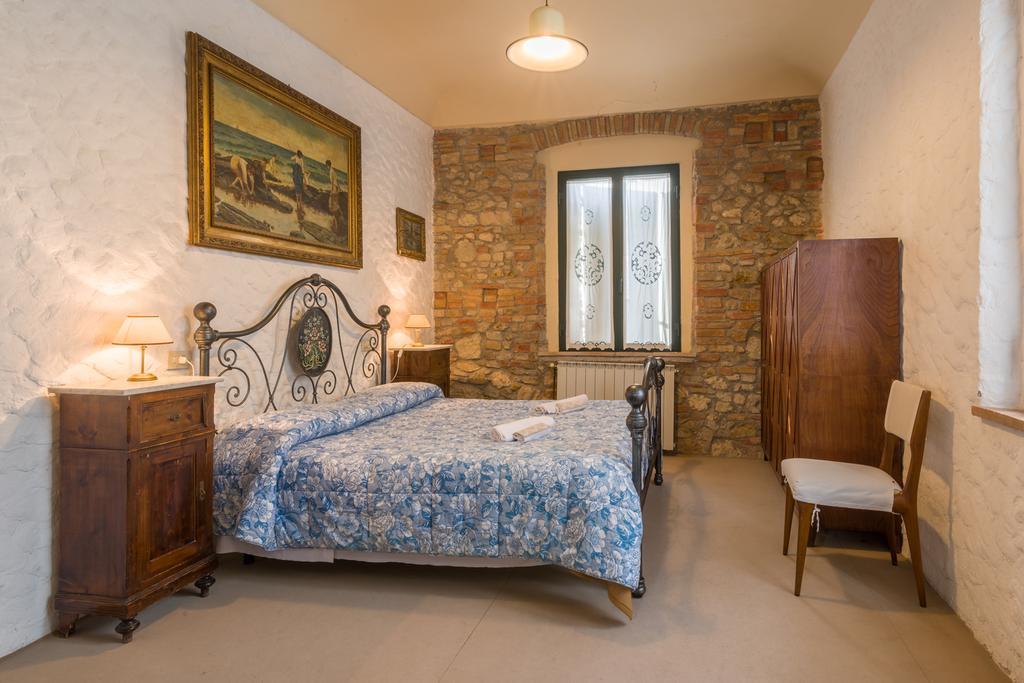 Agriturismo Santa Croce Сан-Джиминьяно Номер фото