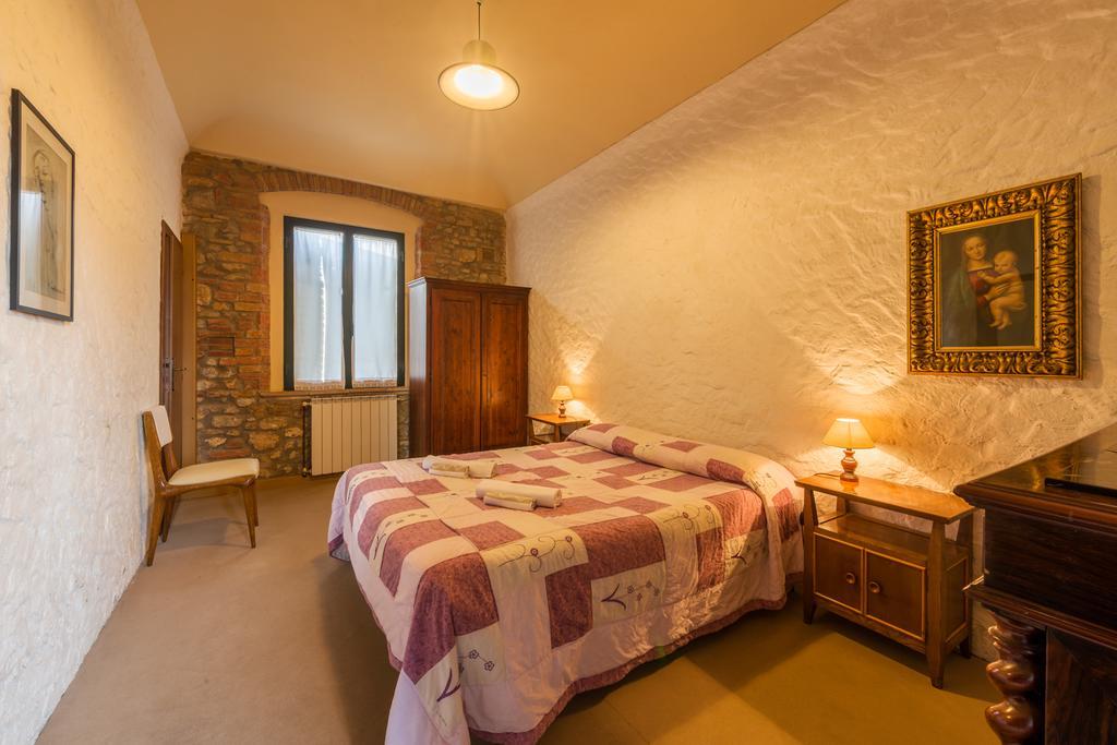 Agriturismo Santa Croce Сан-Джиминьяно Номер фото